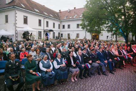 Župan Matej Slapar ob dnevu državnosti »Ko narod stoji odločno, z vero v svoje vrednote in pravice, postane nepremagljiv.«  (88)
